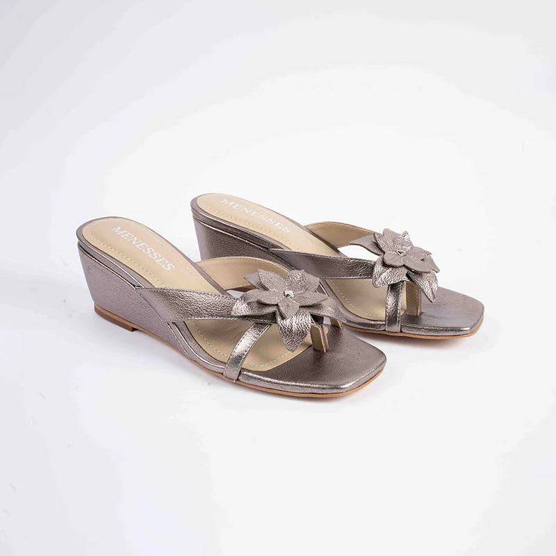 SANDALIA FLOR DE CANELA PLATEADA