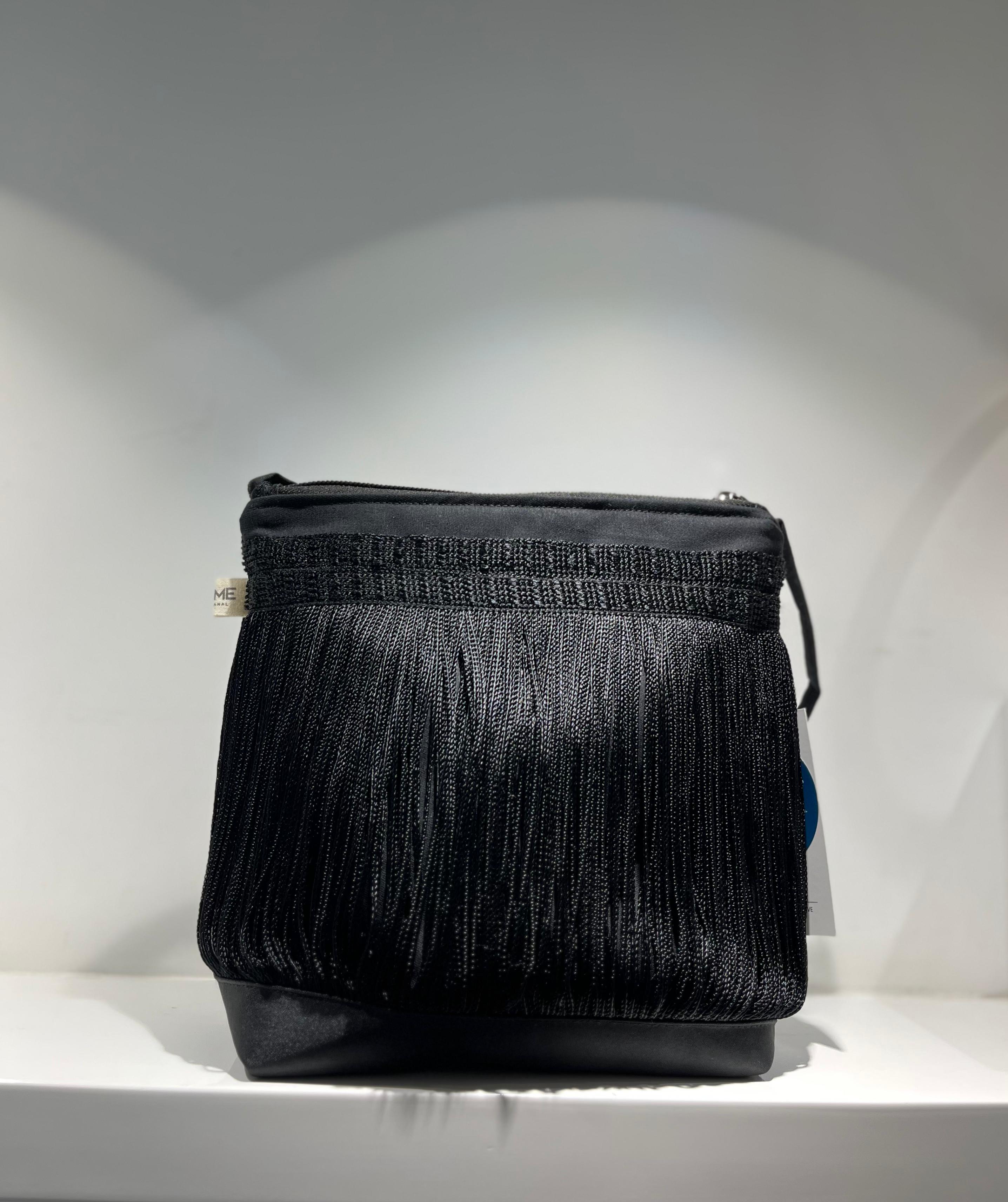 CARTERA NEGRA CON FLECOS